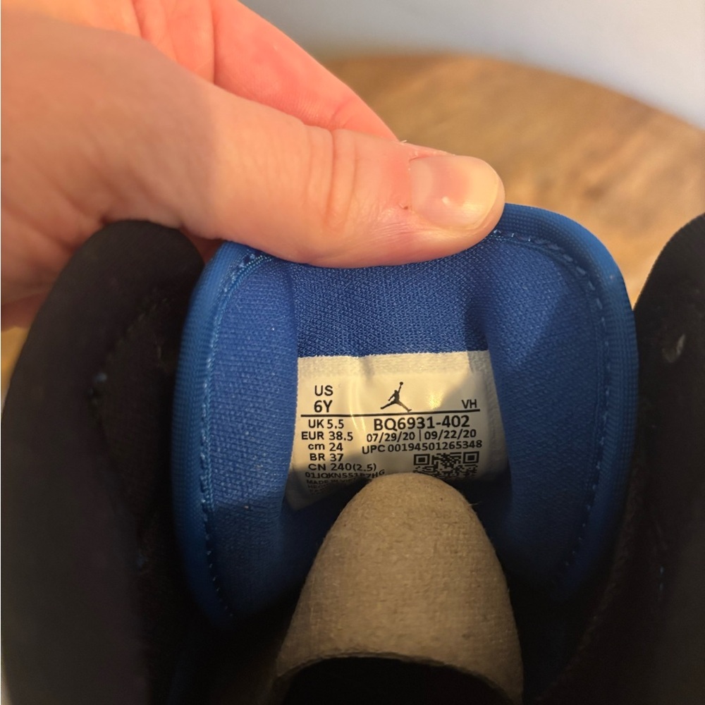 Air Jordan 1 Mid SE GS ‘Signal Blue’ - Picture 6 of 7